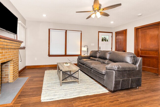 Building Photo - 2806 Union Dr NW