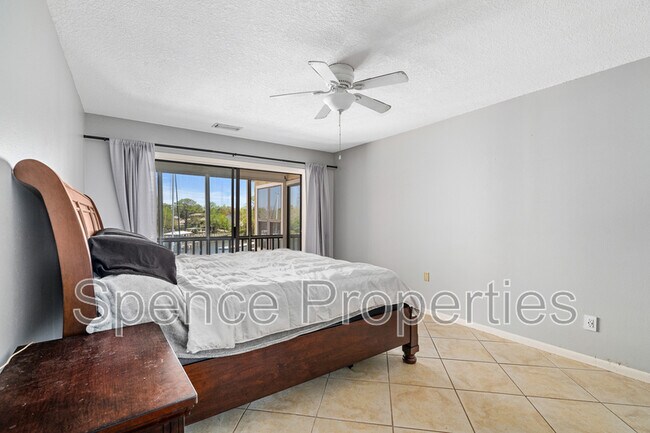 Building Photo - 300 Yacht Club Dr
