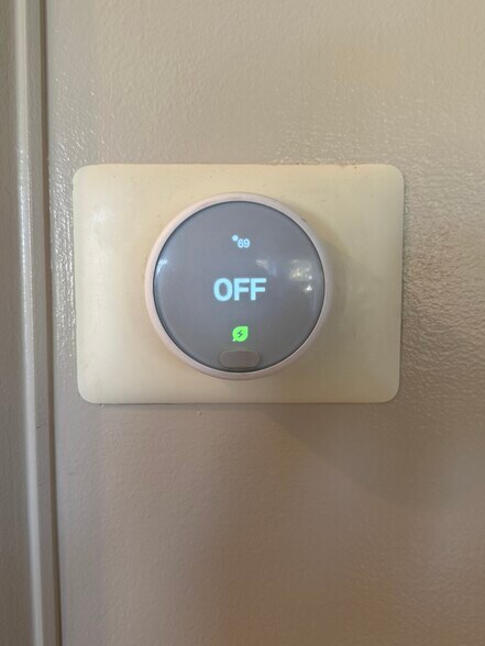 Building Photo - 6204 N Claremont Ave