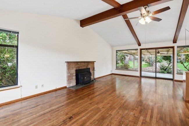 Building Photo - 3bd/2ba Bellevue Home