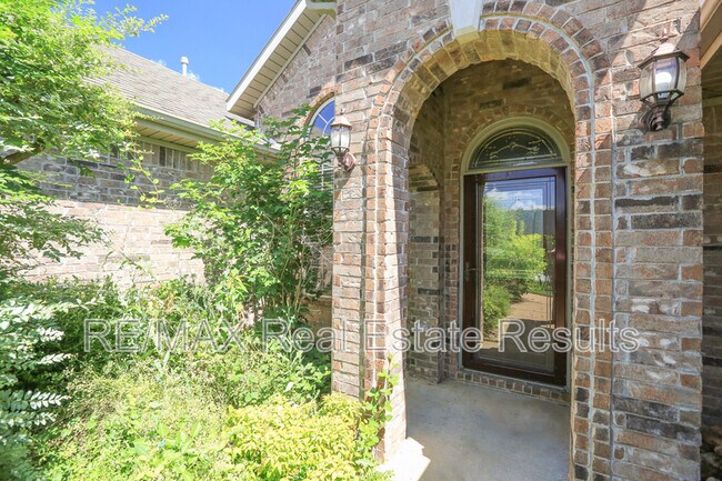 Building Photo - 3104 SW Tunica Ave