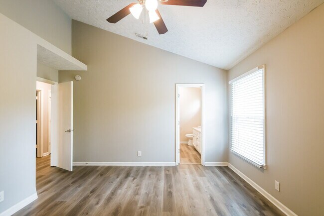 Building Photo - 5453 Vicksburg Dr