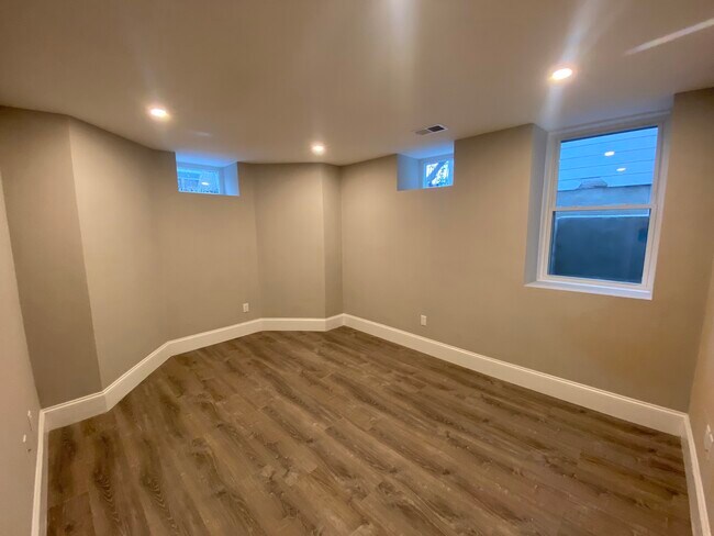 Building Photo - 14 Trull St