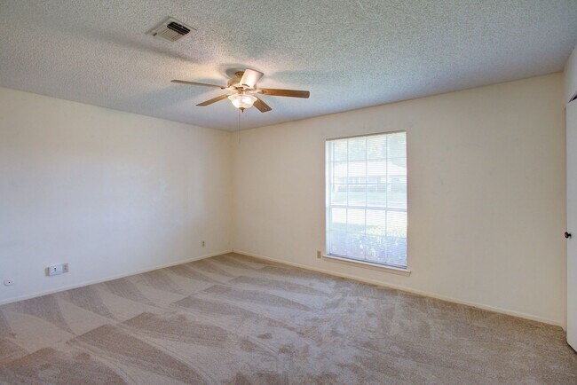 Building Photo - 3201-3203 Ashford Ave