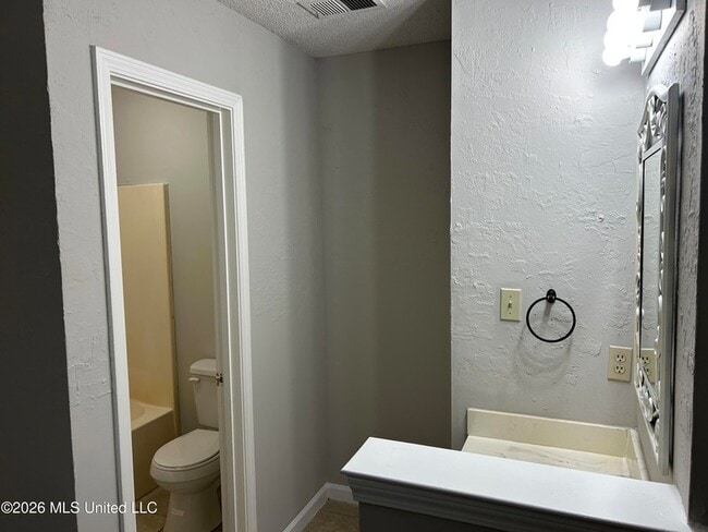 Building Photo - 2900 Brachton Cove W