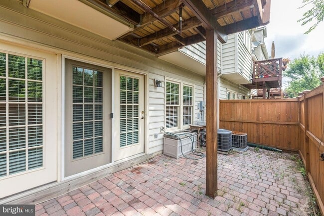 Building Photo - 286 Murtha St