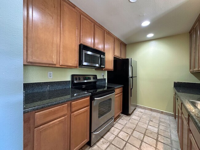 Building Photo - 7160 Shoreline Dr