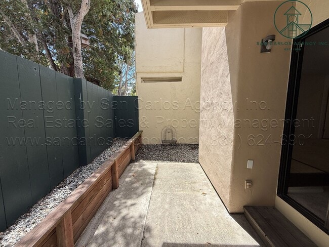 Building Photo - Spacious & Updated Two Bedroom Downtown Monterey Condominium