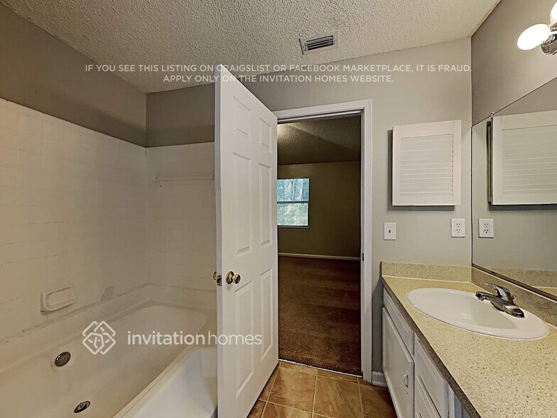 Building Photo - 2999 Mikris Dr E