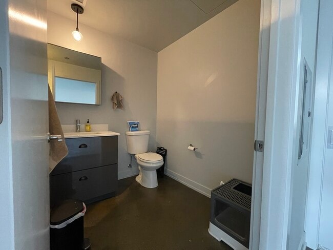 Building Photo - 810 N Clark St