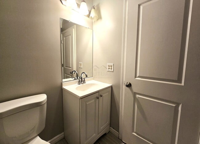 Building Photo - 30240 Southfield Rd