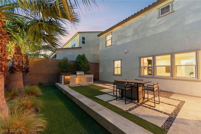 Building Photo - 10125 Sequoia Glen Ave