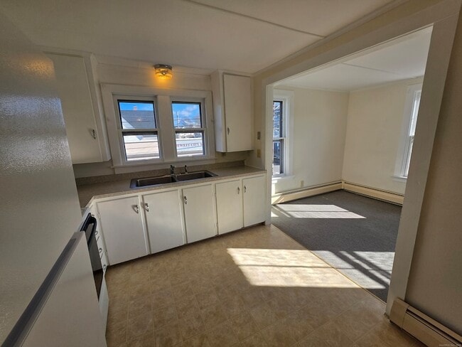 Building Photo - 110 Main St