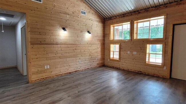 Building Photo - 9420 Greenwood Dr