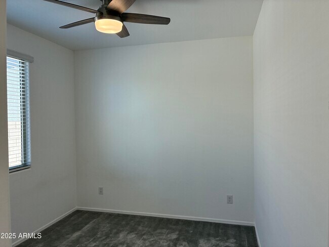 Building Photo - 813 S 107th Dr