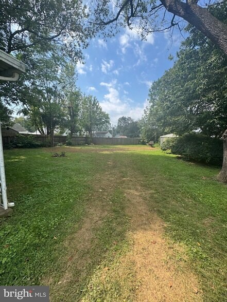 Building Photo - 527 Terrace Dr