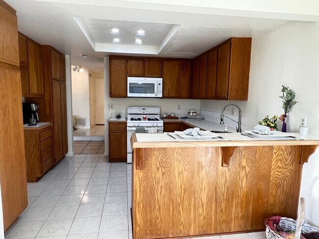 Building Photo - 827 El Paso Ct
