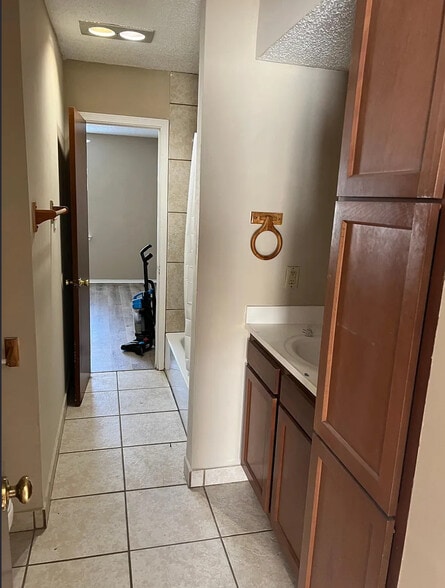 Building Photo - 10705 Roger Dr