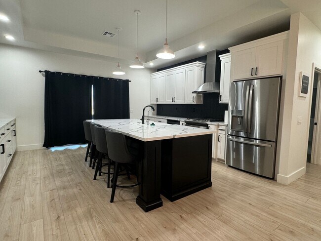 Building Photo - 6129 Lago Grande Dr