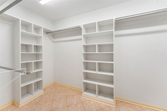 Building Photo - 5618 Avenue M 1/2