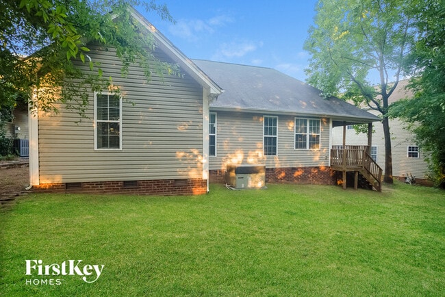 Building Photo - 472 Riverglen Dr NW