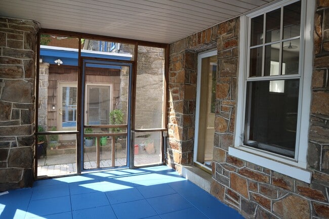 Building Photo - Large 3-bedroom house for rent in Wilmingt...