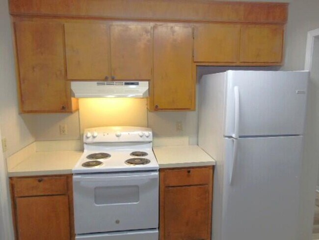 Building Photo - END UNIT TOWNHOME