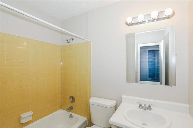 Building Photo - 8671 Woodside Ln