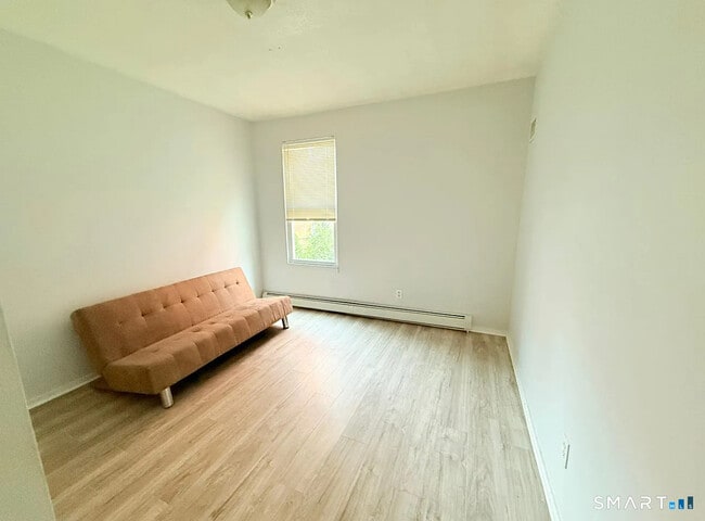 Building Photo - 46 Seyms St