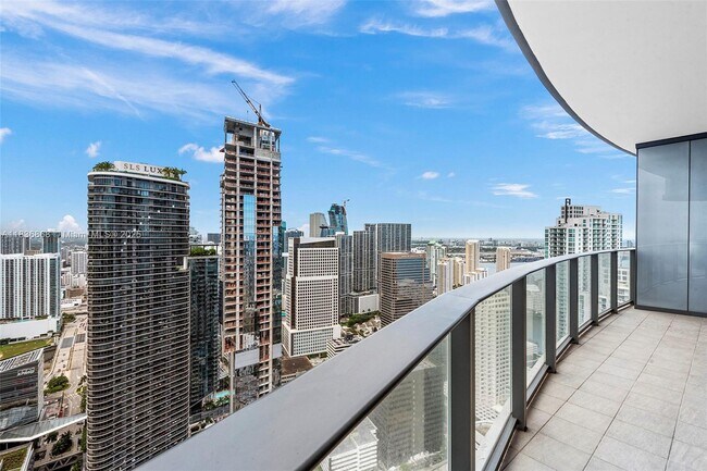 Building Photo - 1000 Brickell Plaza