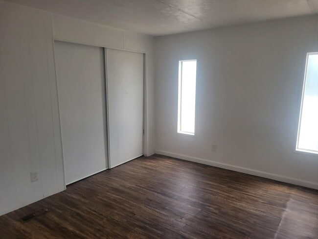 Building Photo - 3 Bed 2 Bath