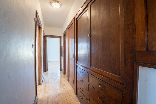 Building Photo - 2222 E Park Pl