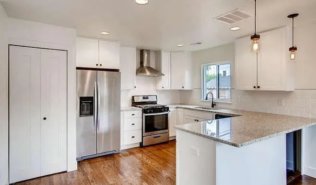 Building Photo - Three bedroom, 2 bathroom modern property!...
