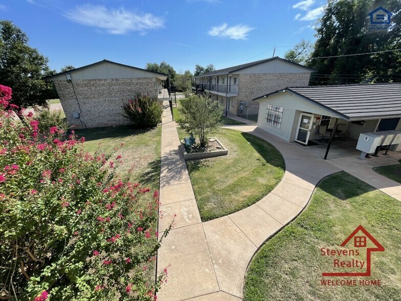 Primary Photo - 1502 NW Kingsbury Ave