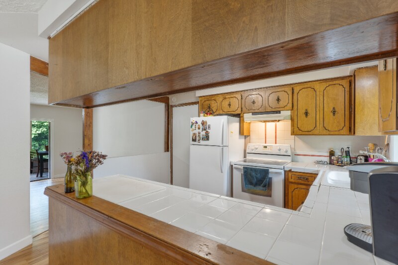 Building Photo - 9423 NE Woodridge St