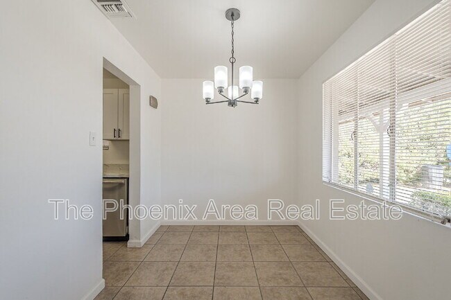 Building Photo - 787 W Flint St