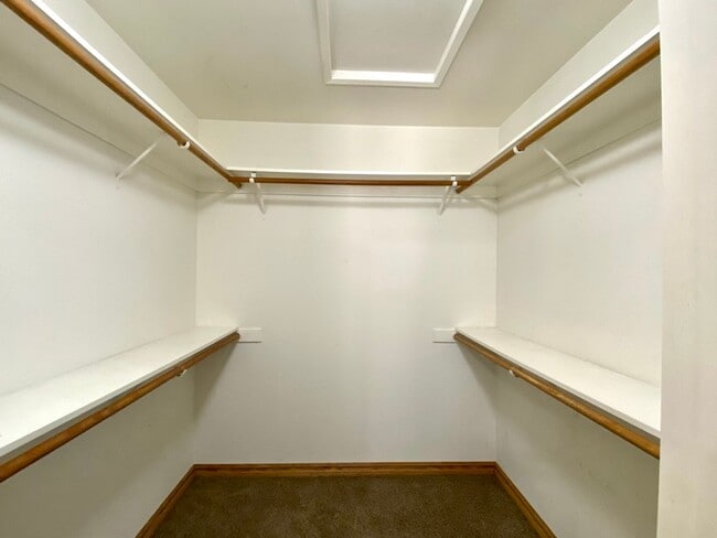 Building Photo - $2,295 Bullard & Fowler, 3 Bedroom - Amber...