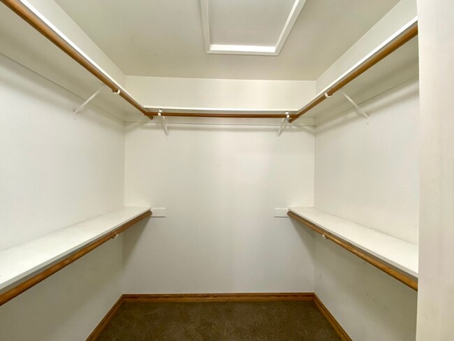 Building Photo - $2,295.00-  3 Bedroom Bullard & Fowler, Cl...