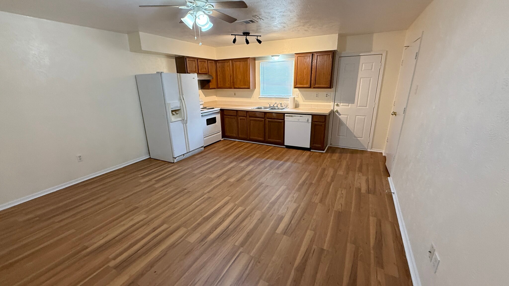 Kitchen - 306 Rita Dr