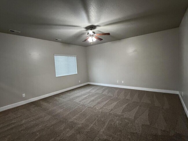 Building Photo - 2103 925 W