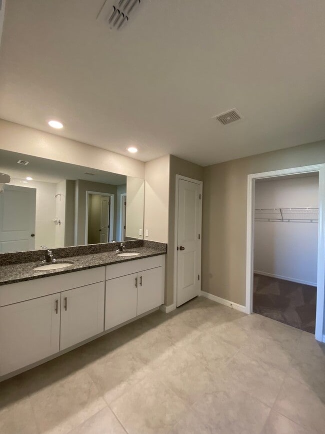 Building Photo - Freedom Crossing Preserve 4/2/2 **WON'T LAST**