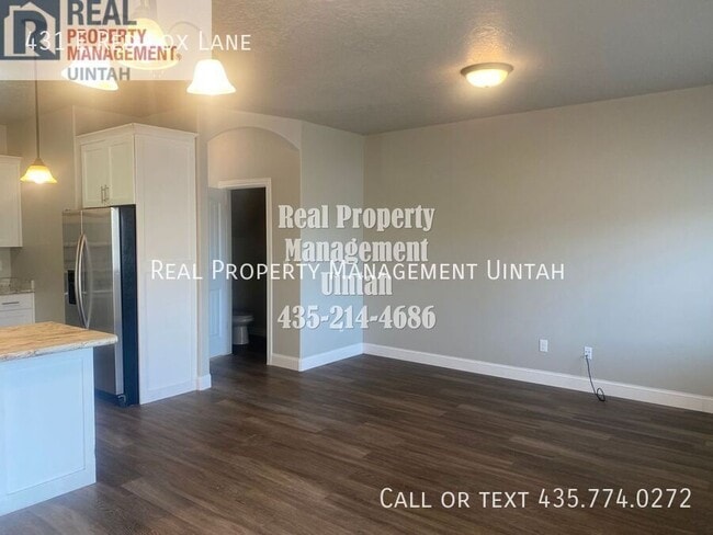 Building Photo - 431 E Red Fox Ln
