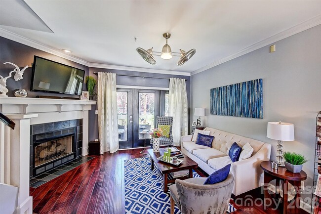 Building Photo - 343 W 7th St