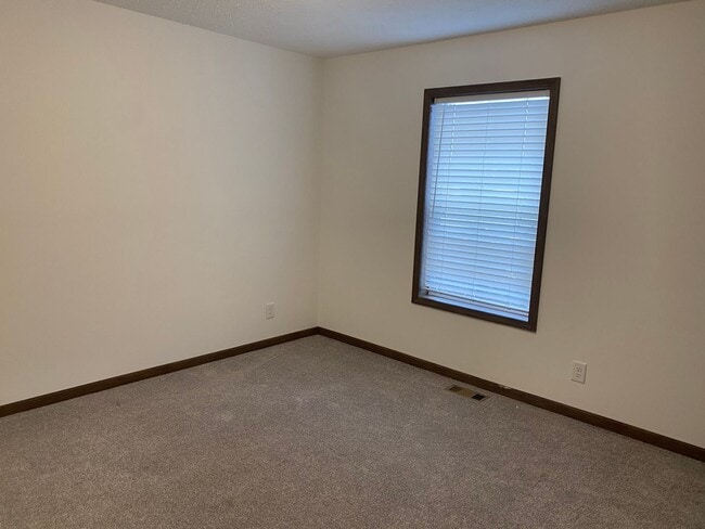Building Photo - 3 Bedroom House in McLean!