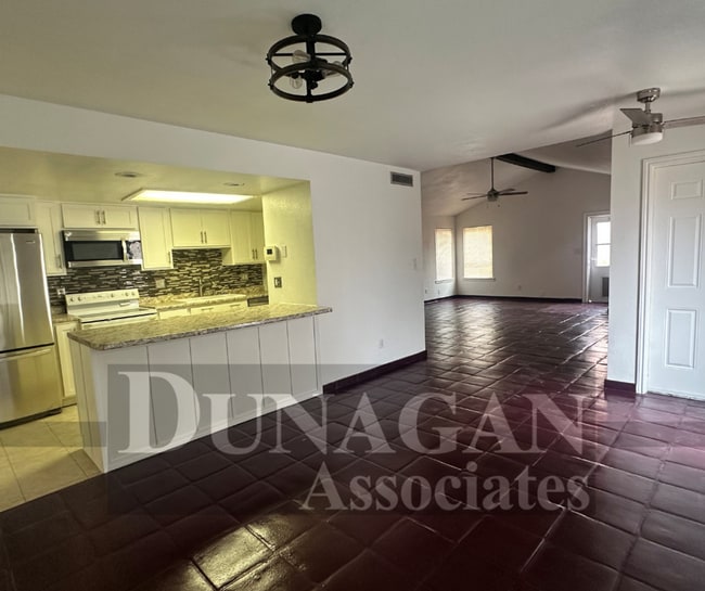 Building Photo - !! PRICE REDUCED!!   Call us today to sche...