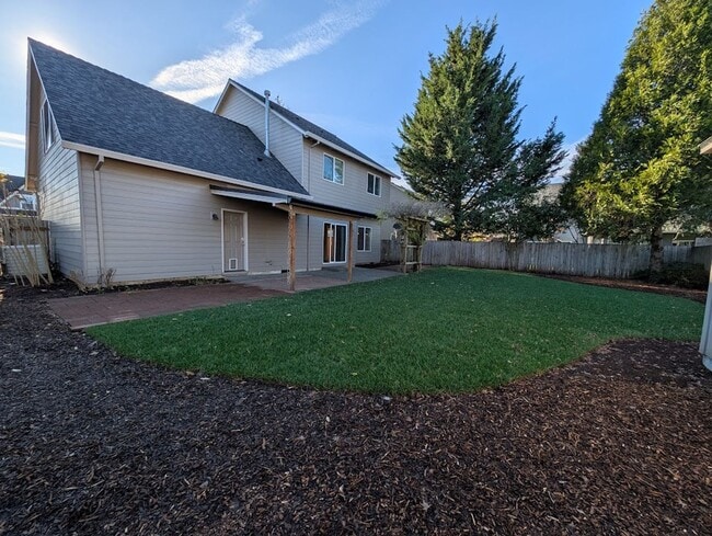 Building Photo - $3,300 - Two-Story Home with Three Bedrooms, 2.5 Bathrooms, and a Bonus Room