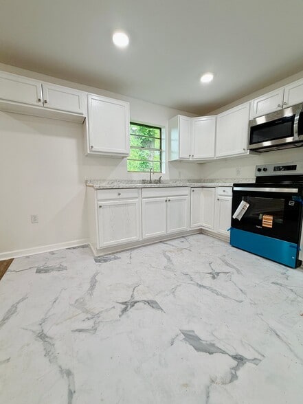 Building Photo - 1712 Plant St