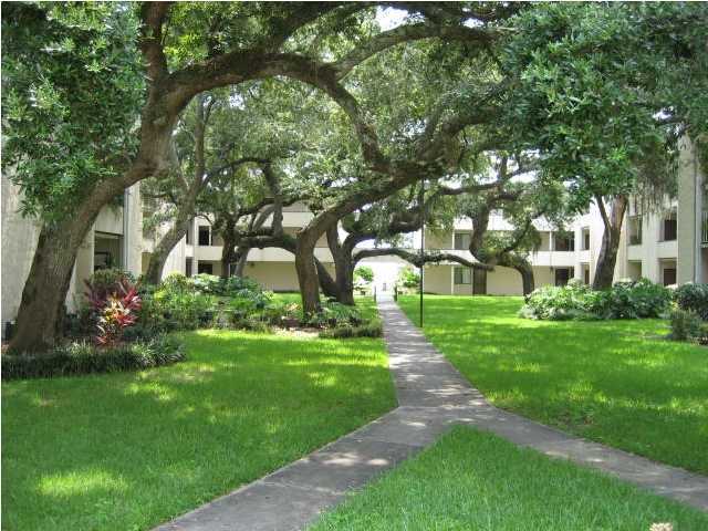 Building Photo - 209 W Miracle Strip Pkwy