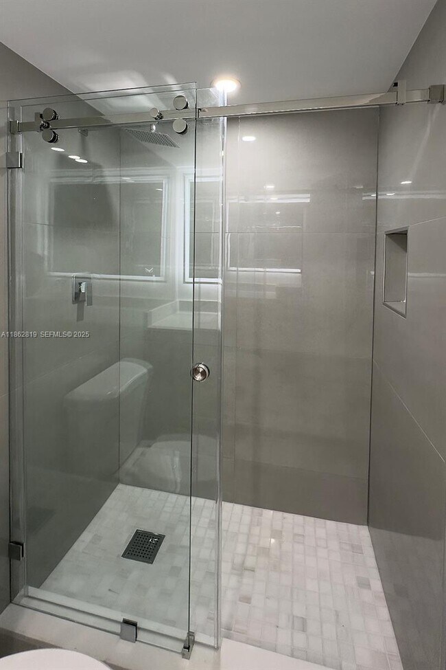 Building Photo - 18181 NE 31st Ct