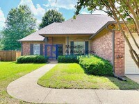 Building Photo - 3 bedroom/2 bath house in 042 Brandon!